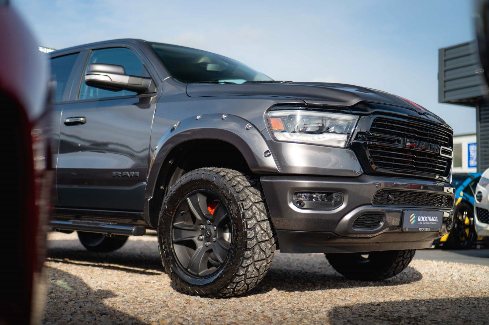 Fahrzeugabbildung Dodge RAM 5.7 V8 HEMI 4x4 OFFROAD NIGHT-Paket LARAMIE