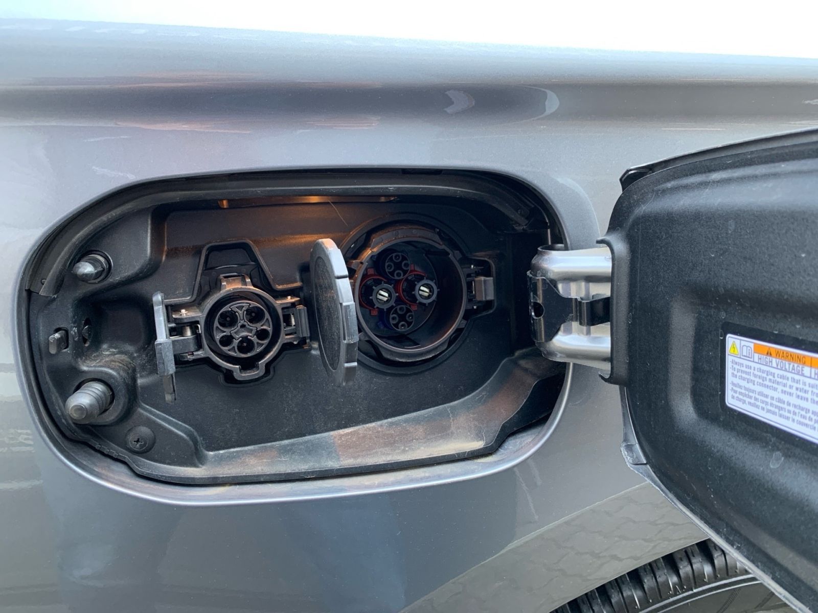 Fahrzeugabbildung Mitsubishi Outlander 2.4 PHEV Plug-in Hybrid Basis Spirit 4