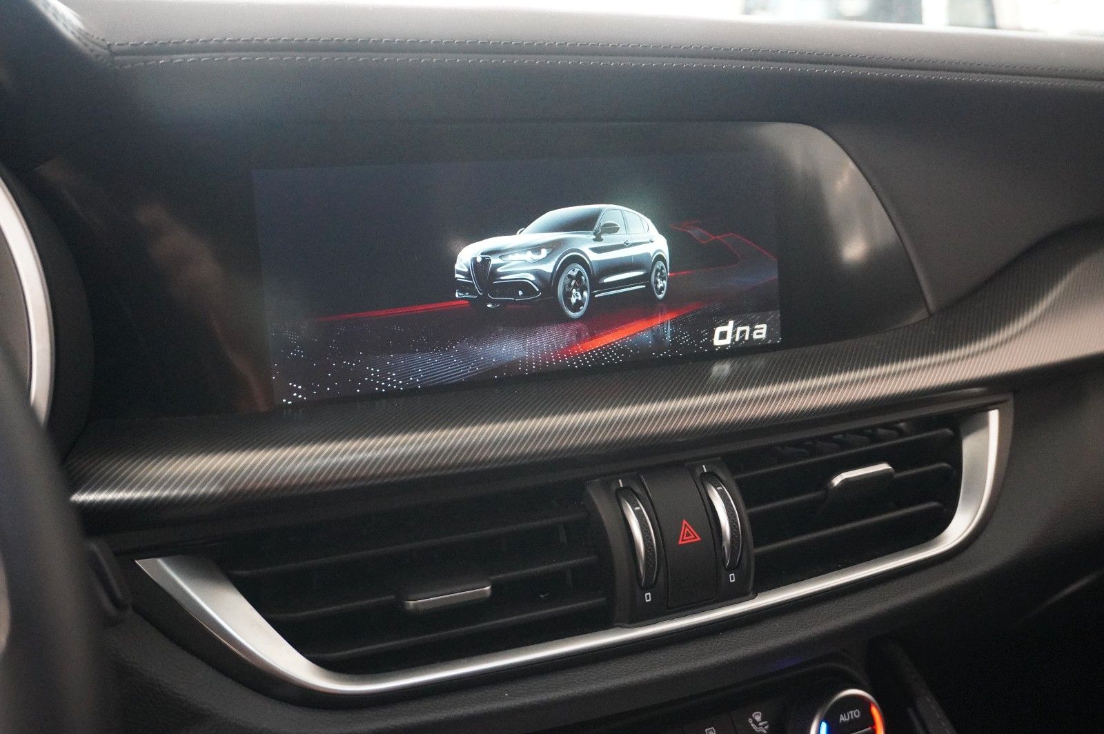 Fahrzeugabbildung Alfa Romeo Stelvio 2.2D VELOCE Q4 NAVI/LED/KAMERA/MATRIX/SH