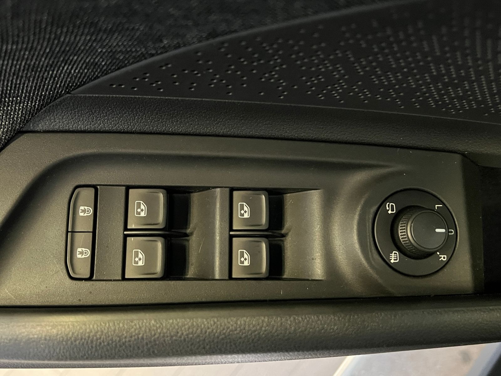 Fahrzeugabbildung SKODA Elroq 85 *AHK,Wärmepumpe,KESSY*