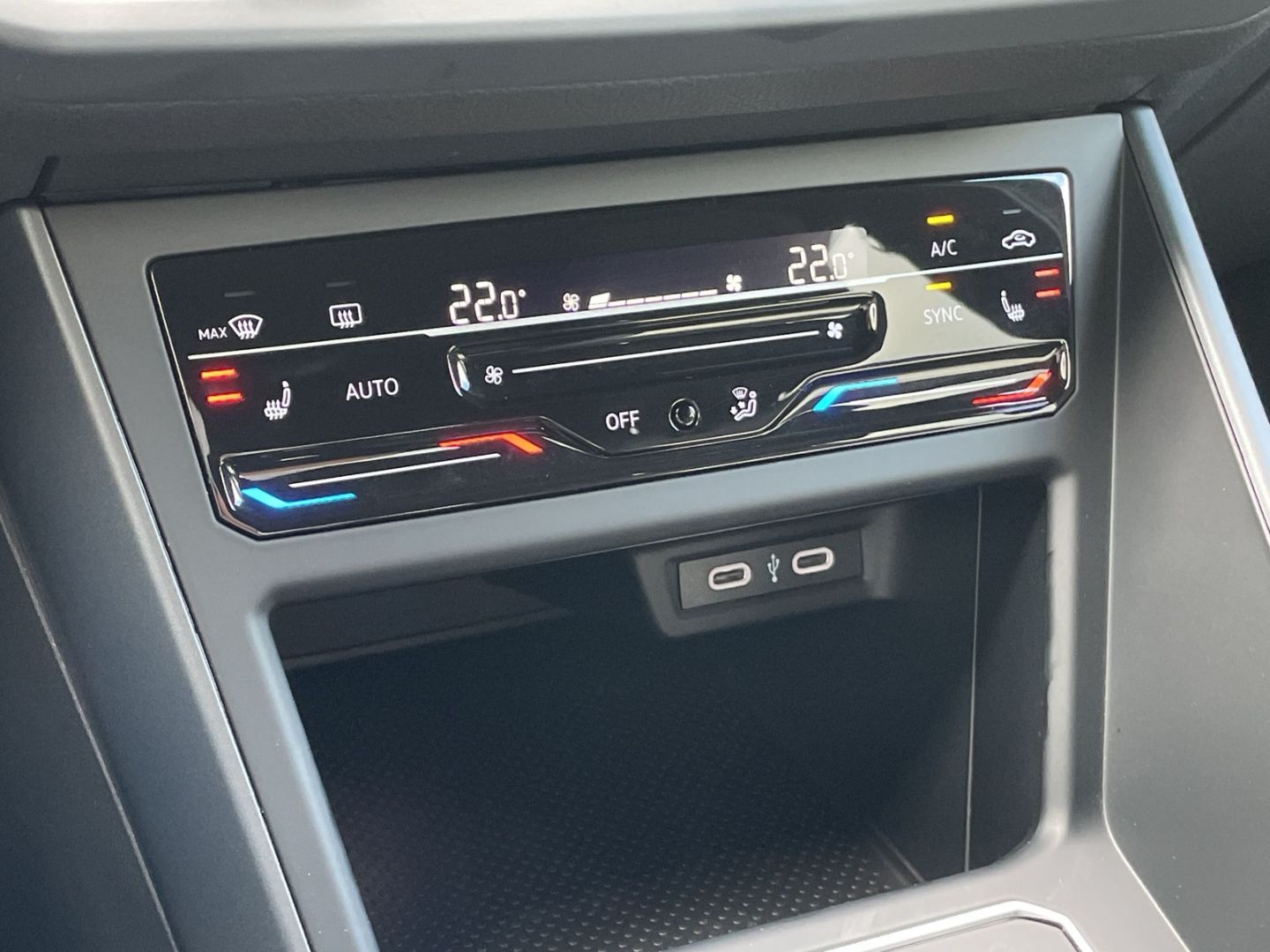 Taigo R-Line 1.0 TSI DSG IQ.LIGHT/Kamera/Navi/AC