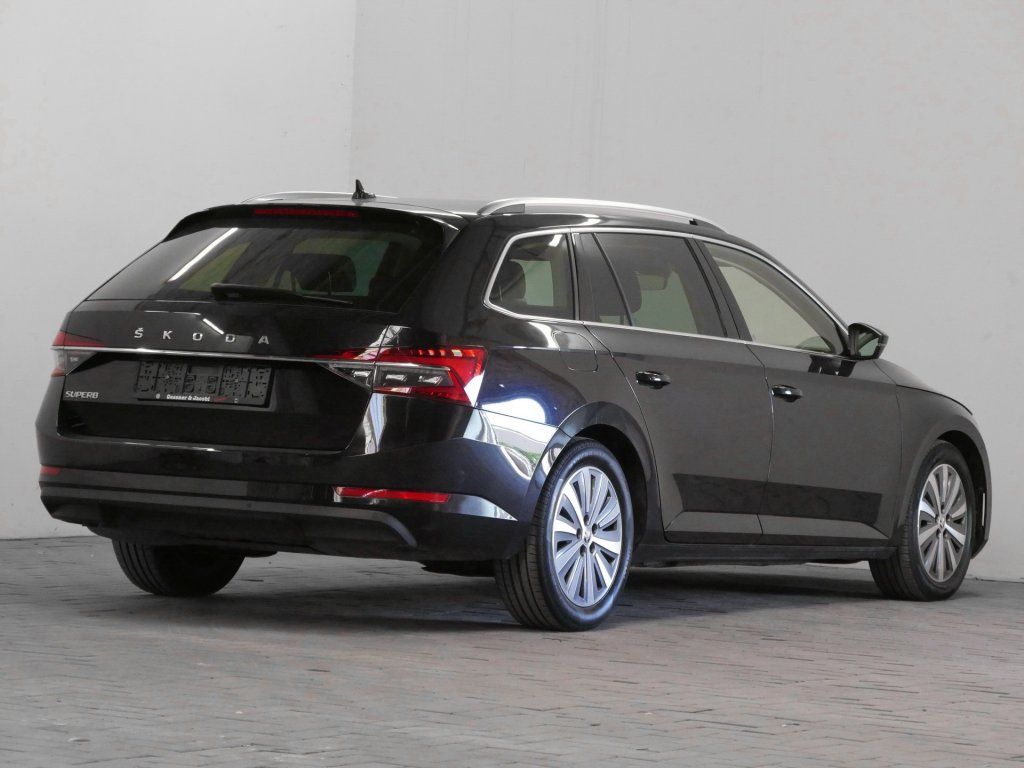 Fahrzeugabbildung SKODA Superb  2.0 TDI Premium Edition SHZ Navi PDC