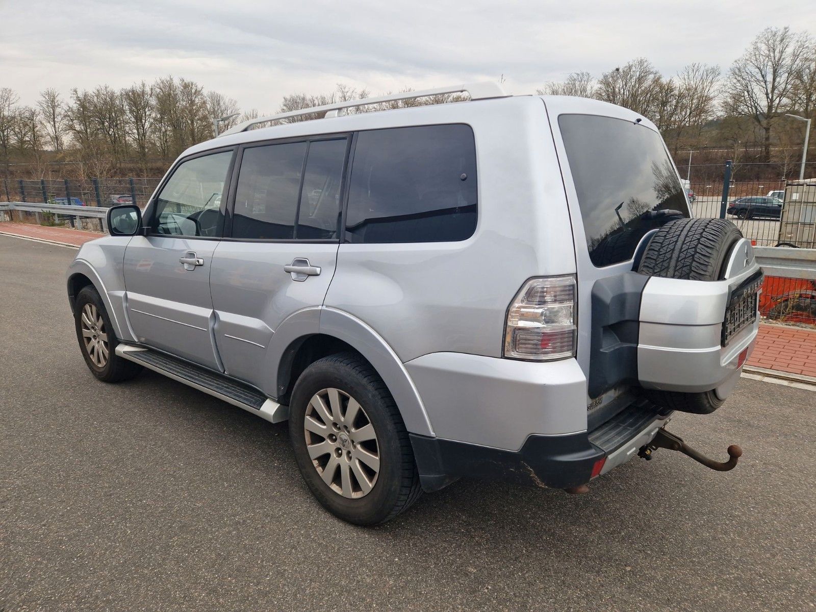 Fahrzeugabbildung Mitsubishi Pajero 3.2 DI-D Instyle ! LEDER ! NAVI ! AHK !