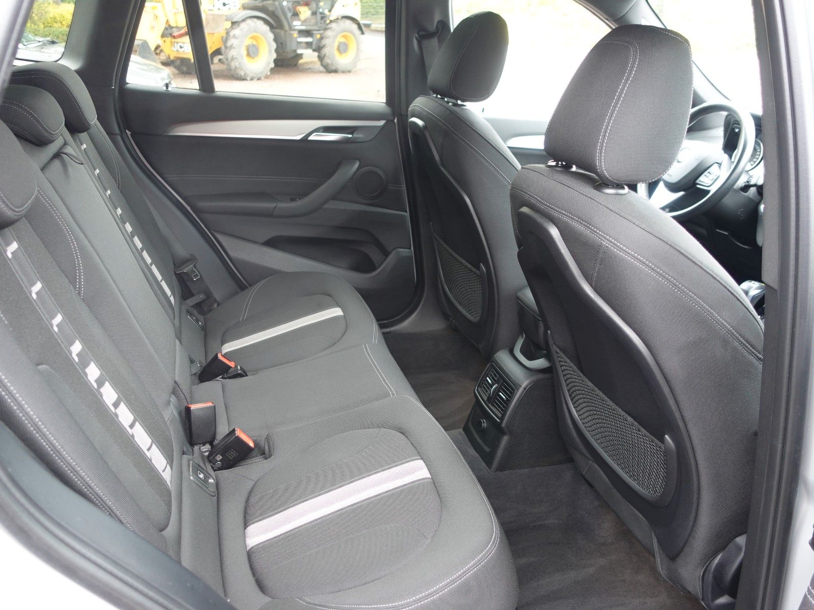 Fahrzeugabbildung BMW X1 xDrive20i A Sport Line