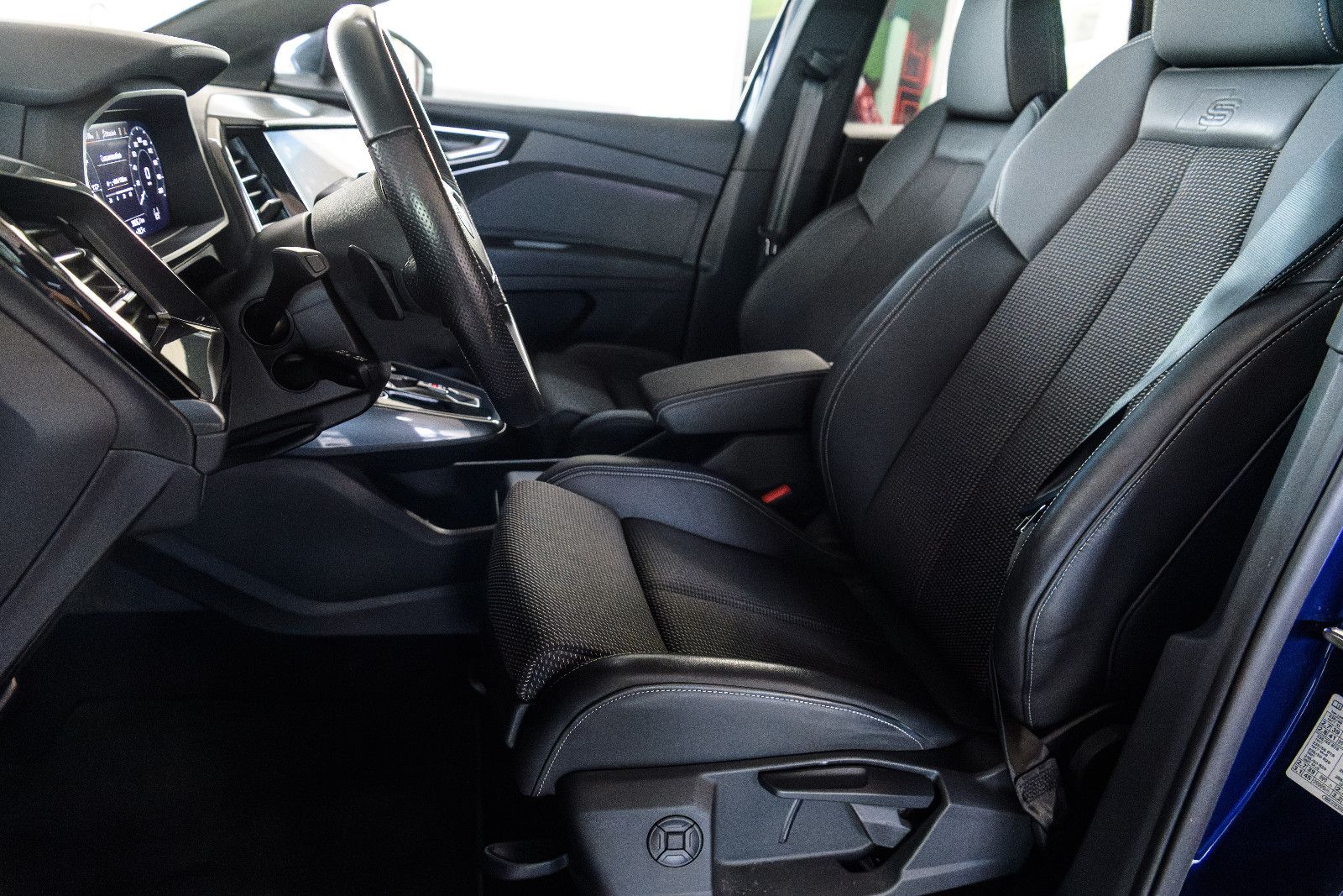 Fahrzeugabbildung Audi Q4 e-tron 45 RFK/MATRIX
