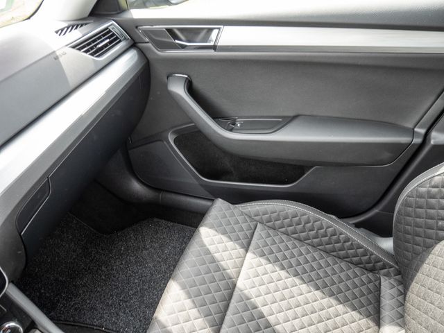 Superb Combi 2.0 TDI DSG Ambition SHZ NAVI ACC