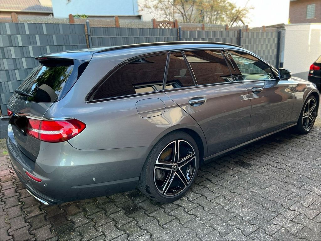 Image of Mercedes-Benz E 350
