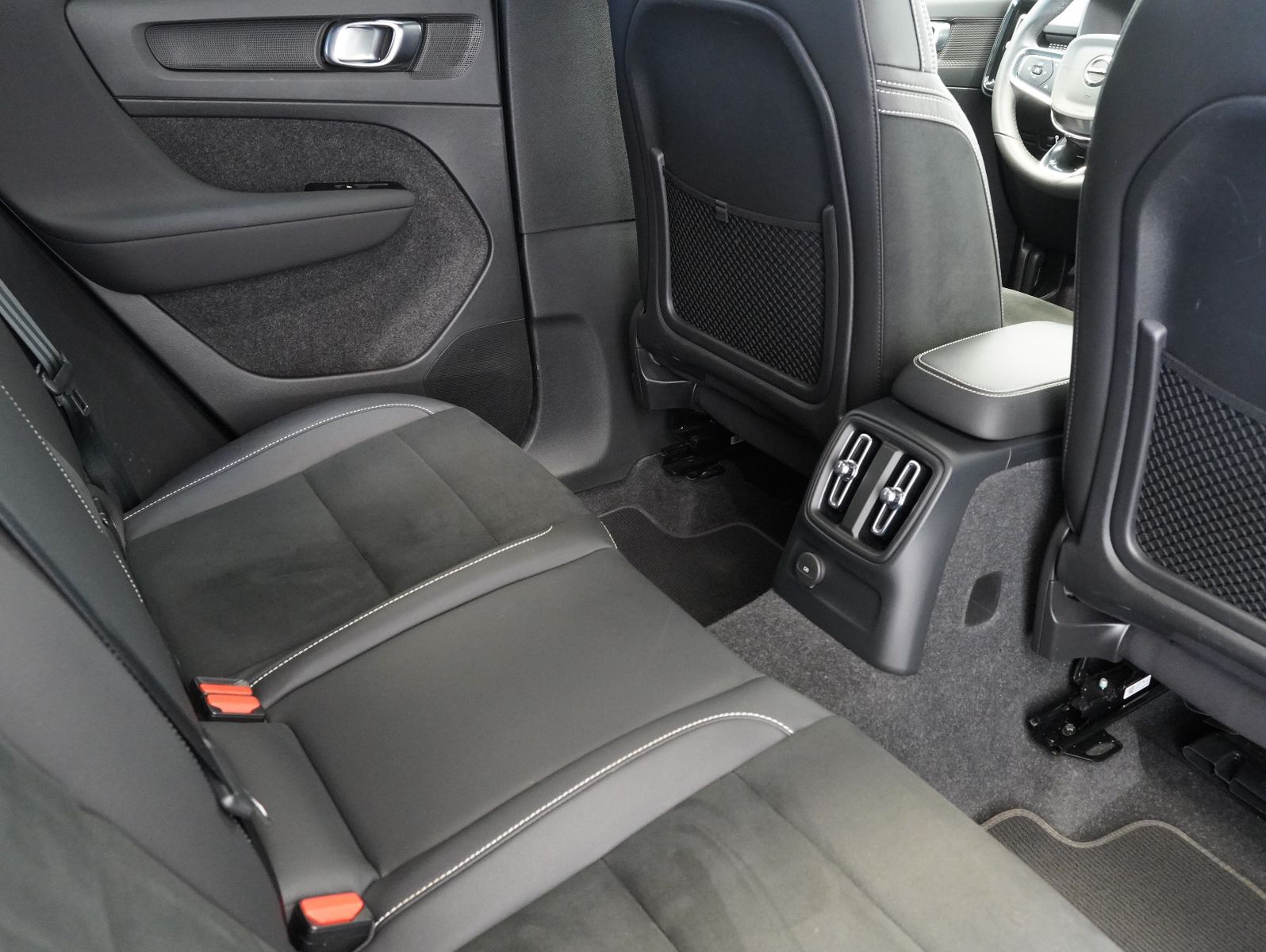 Fahrzeugabbildung Volvo XC40 T5 Recharge Plug-In R Design ACC/KAMERA/AHK