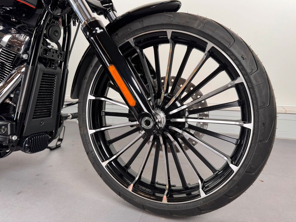 Fahrzeugabbildung Harley-Davidson BREAKOUT FXBR *NEUWERTIG *WENIG KILOMETER