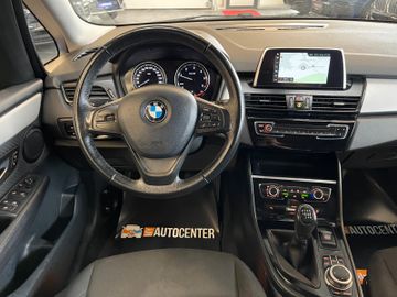 BMW 218d Active Tourer *NAVI*1.HAND*19%*PDC*SHZ*