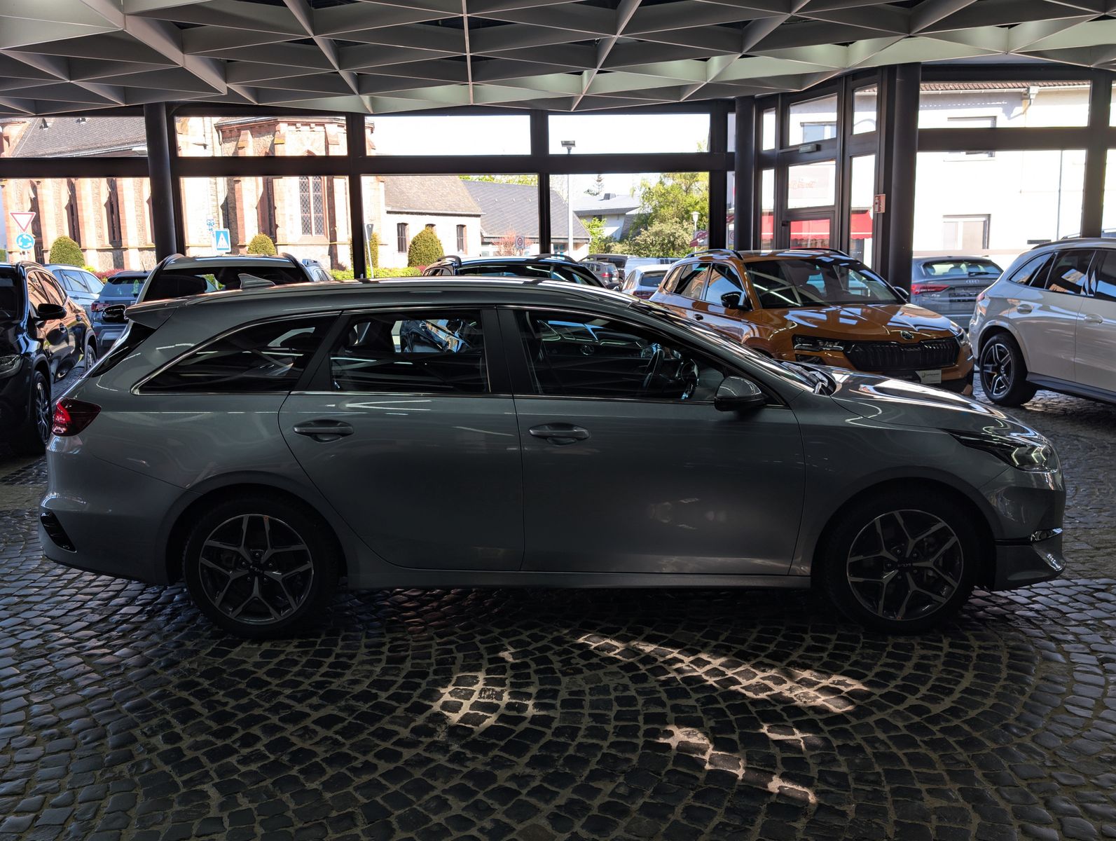 Fahrzeugabbildung Kia cee'd / Ceed 1.5 SW T-GDI Spirit SCC JBL KAM 7J