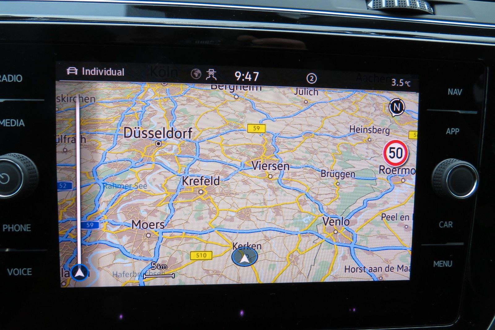 Fahrzeugabbildung Volkswagen Touran Comfort DSG AHK 7-SITZE KAMERA LED 1.H