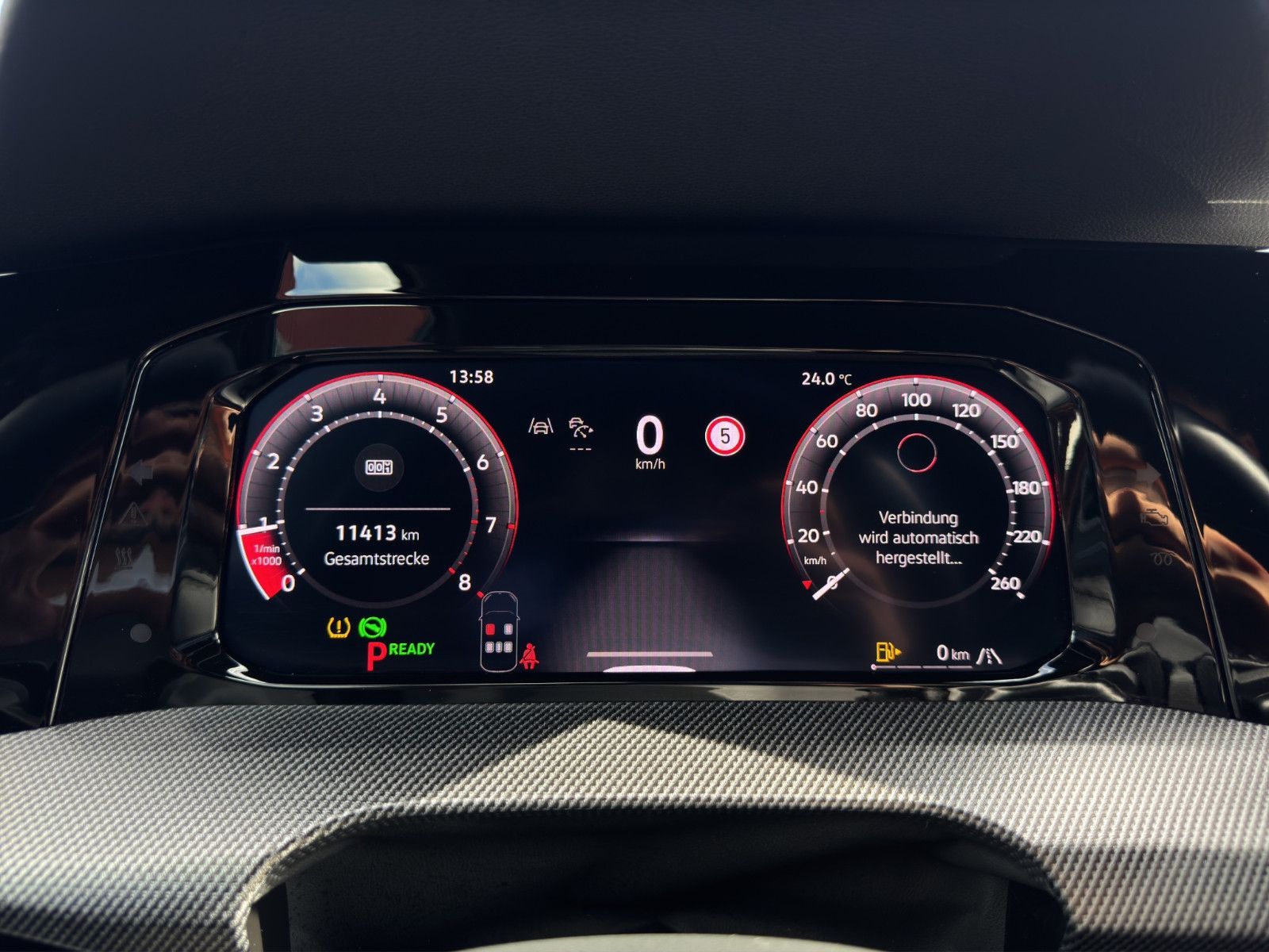 Fahrzeugabbildung Volkswagen Golf VIII R-Line/ACC/Navi/Ambiente/Apple CarPlay