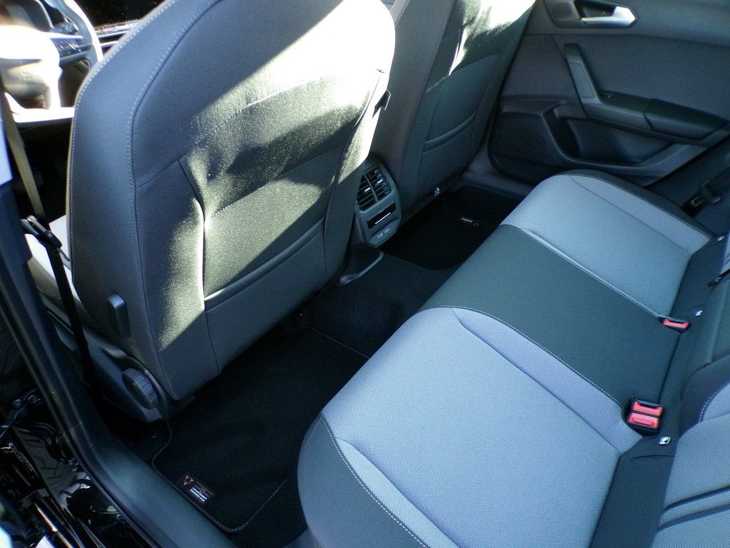 Fahrzeugabbildung SEAT Leon Sportstourer 1.5 eTSI DSG Road Edition