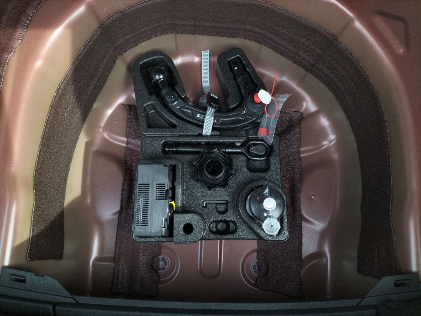 Fahrzeugabbildung Volkswagen Taigo TSI Life DSG LED Navi AID PDC SH LM