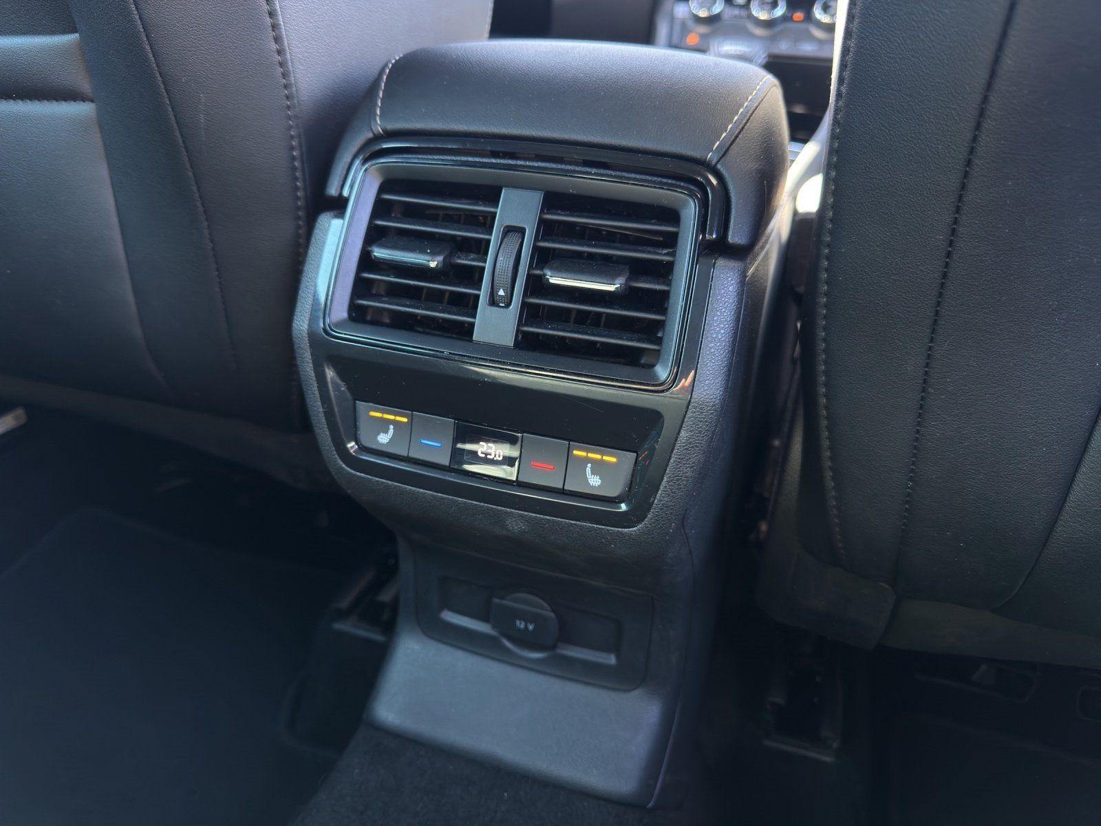 Fahrzeugabbildung SKODA Karoq 2.0 TDI Sportline 4x4/PANO/AHK/KAMERA/ACC/