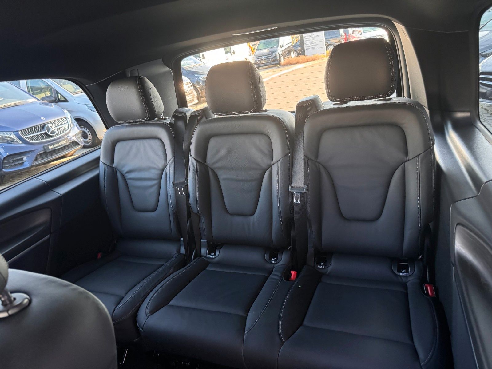 Fahrzeugabbildung Mercedes-Benz V 300 d AVA Extral Standheiz DISTRONIC