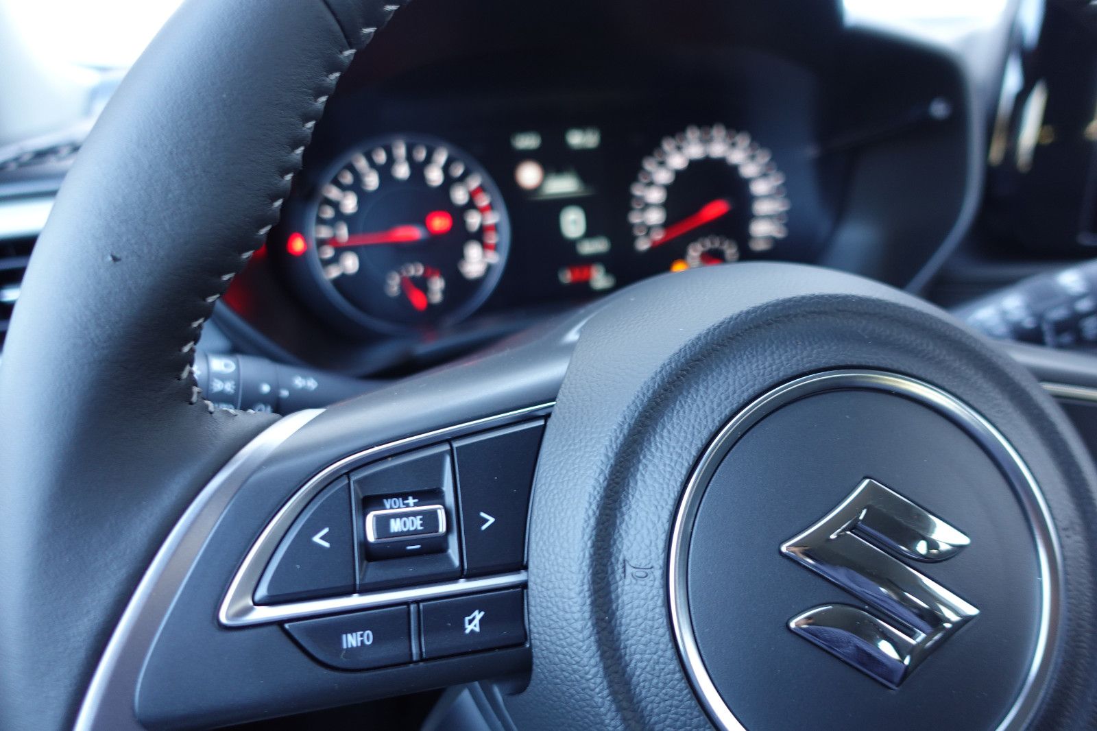 Fahrzeugabbildung Suzuki Swift Comfort+ 1.2 MildHybrid,Navi,Kamera,Sitzhz