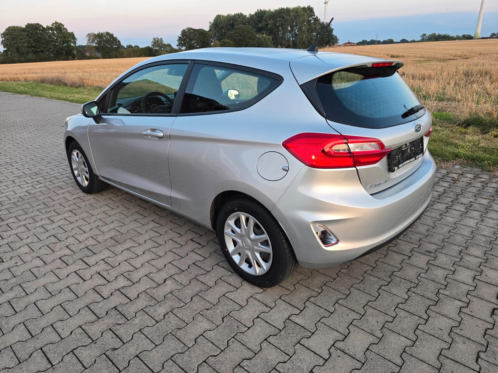 Ford Fiesta 1,1 Trend 52 KW  8 x Reifen org 49.000 km