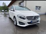 Mercedes-Benz Mersedes Bens  B 220 D - Mercedes-Benz: Mersedes