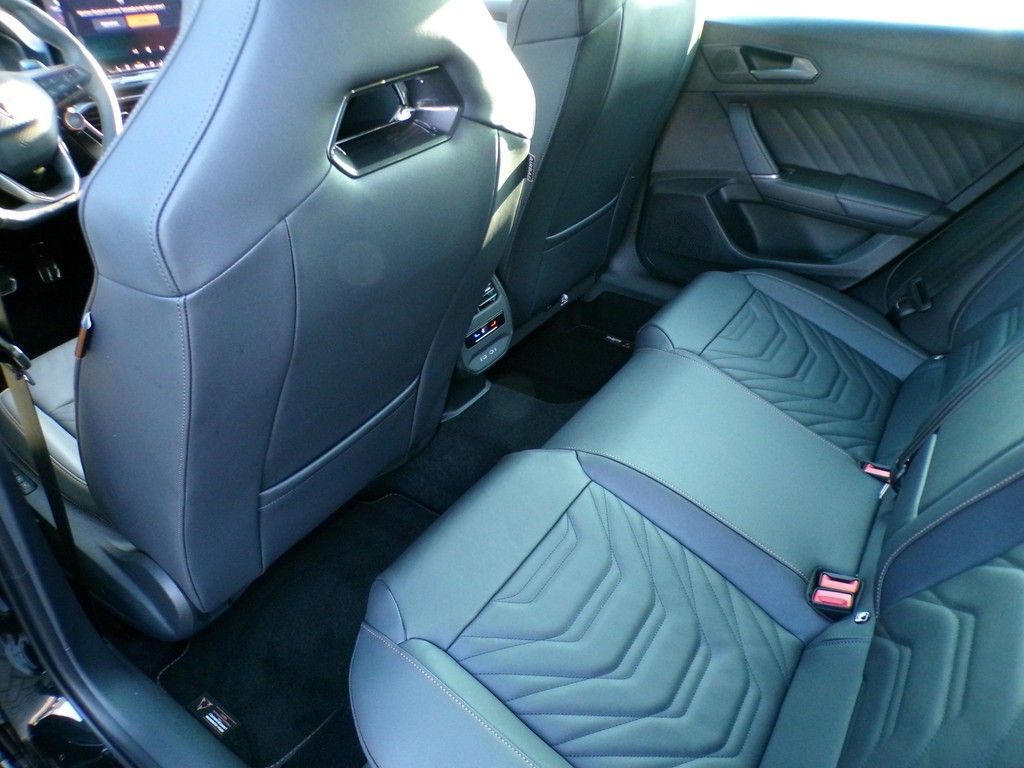 Fahrzeugabbildung CUPRA Leon Sportstourer 2.0 TSI 4Drive DSG