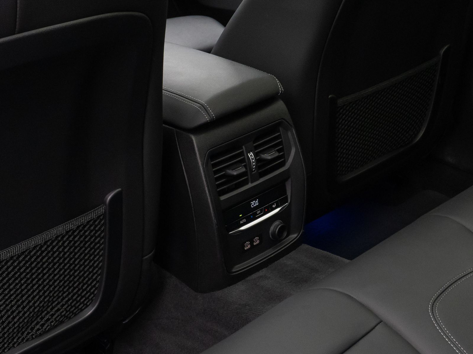 Fahrzeugabbildung BMW 330d xD Sport Line Kamera Panorama HUD DAB H/K