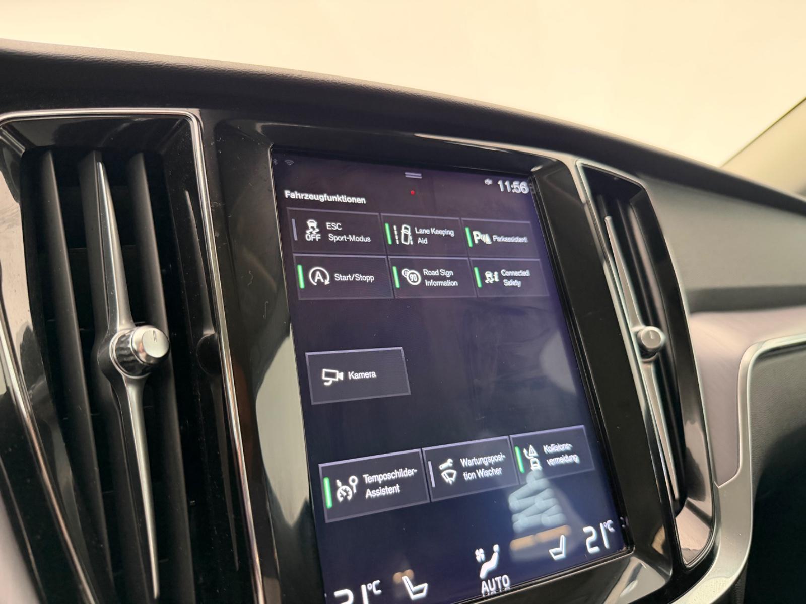 Volvo V60 Kombi*MOMENTUM PRO*LED-R.KAM-TEMPO-SPUR-SHZ