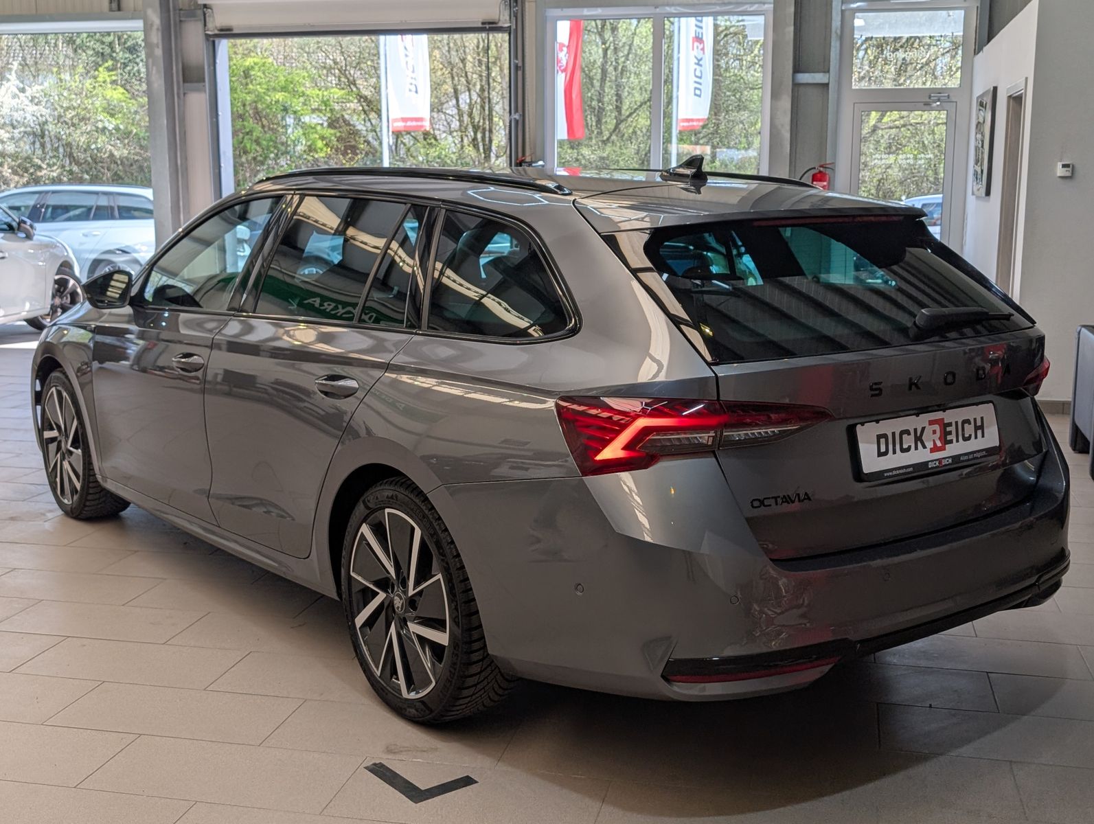 Fahrzeugabbildung SKODA Octavia 2.0 TDI DSG Sportline Matrix 5J-Garantie
