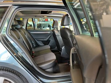 Skoda Octavia Combi *PANO*ACC*NAVI*LED*2-ZONEN*
