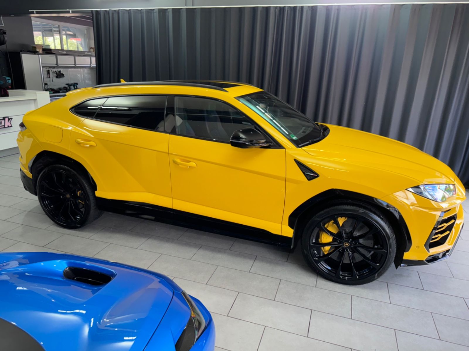 Fahrzeugabbildung Lamborghini URUS| MASSAGE | PANO |LUFT|B/O|NIGHT|23ZOLL|ADAS