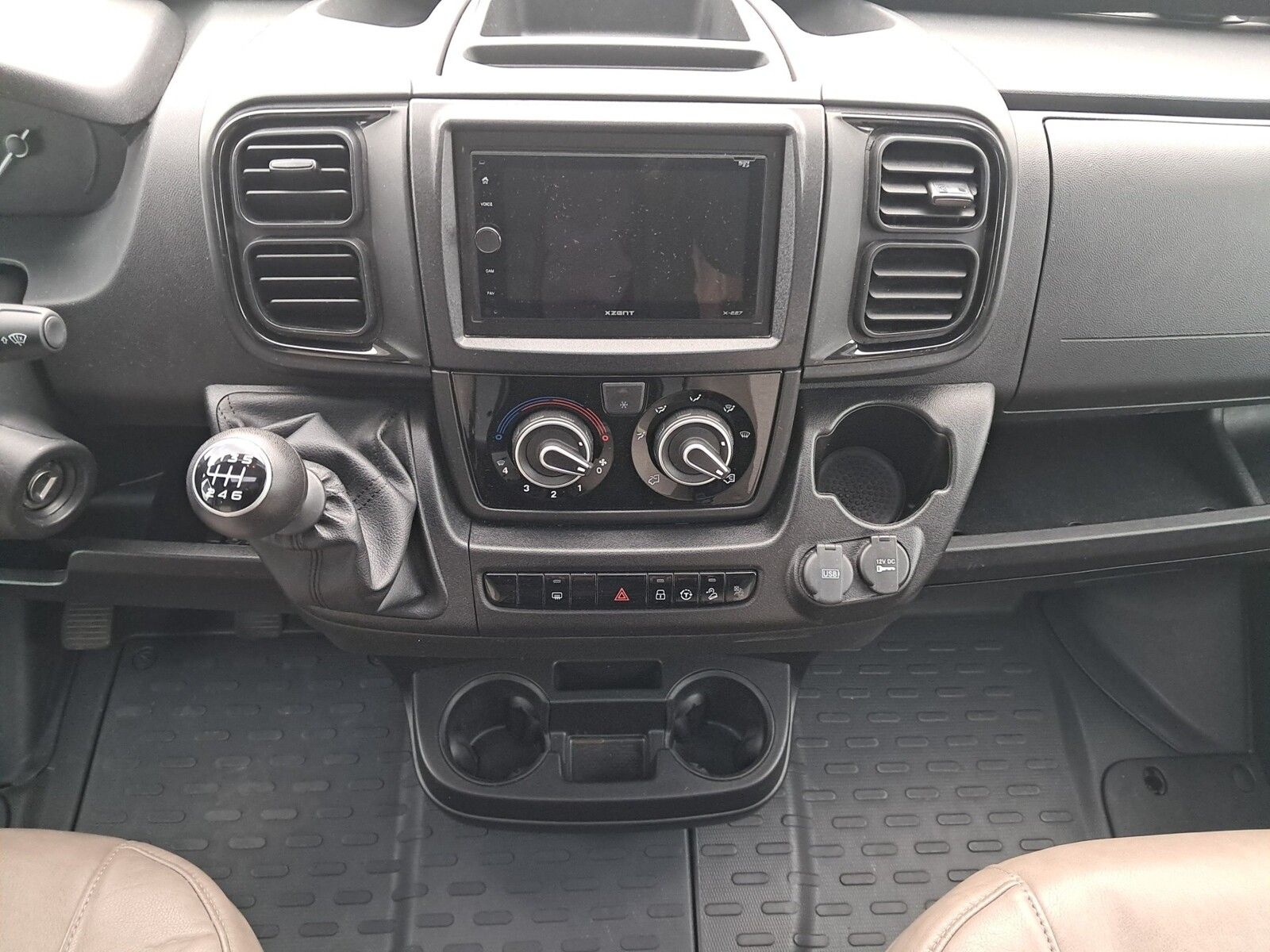 Fahrzeugabbildung Eura Mobil Profila RS PRS 675 SB Dachklima Lithium Mondial