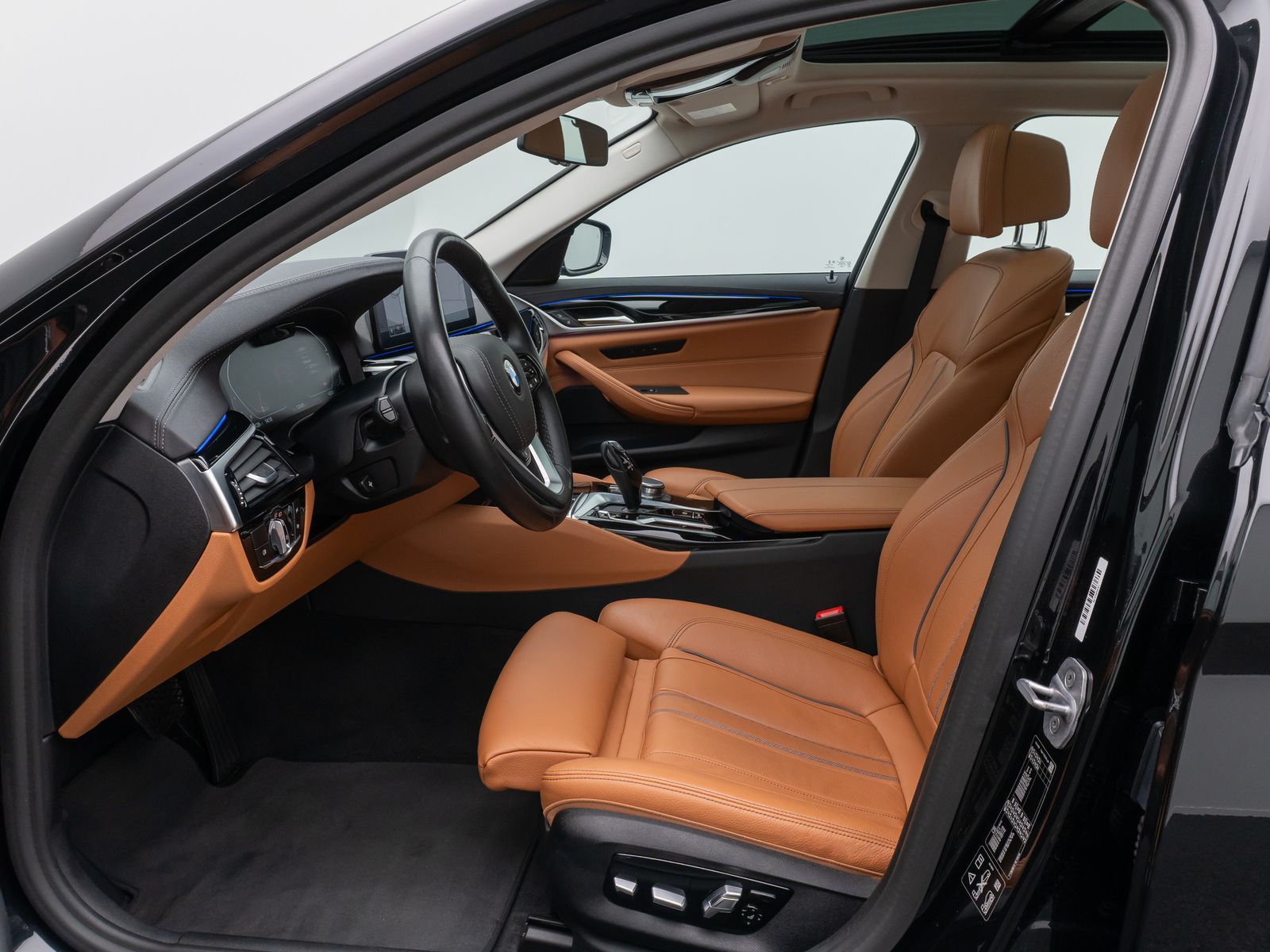 Fahrzeugabbildung BMW 540d xD Luxury Line Panorama HUD HIFi DAB DisKey