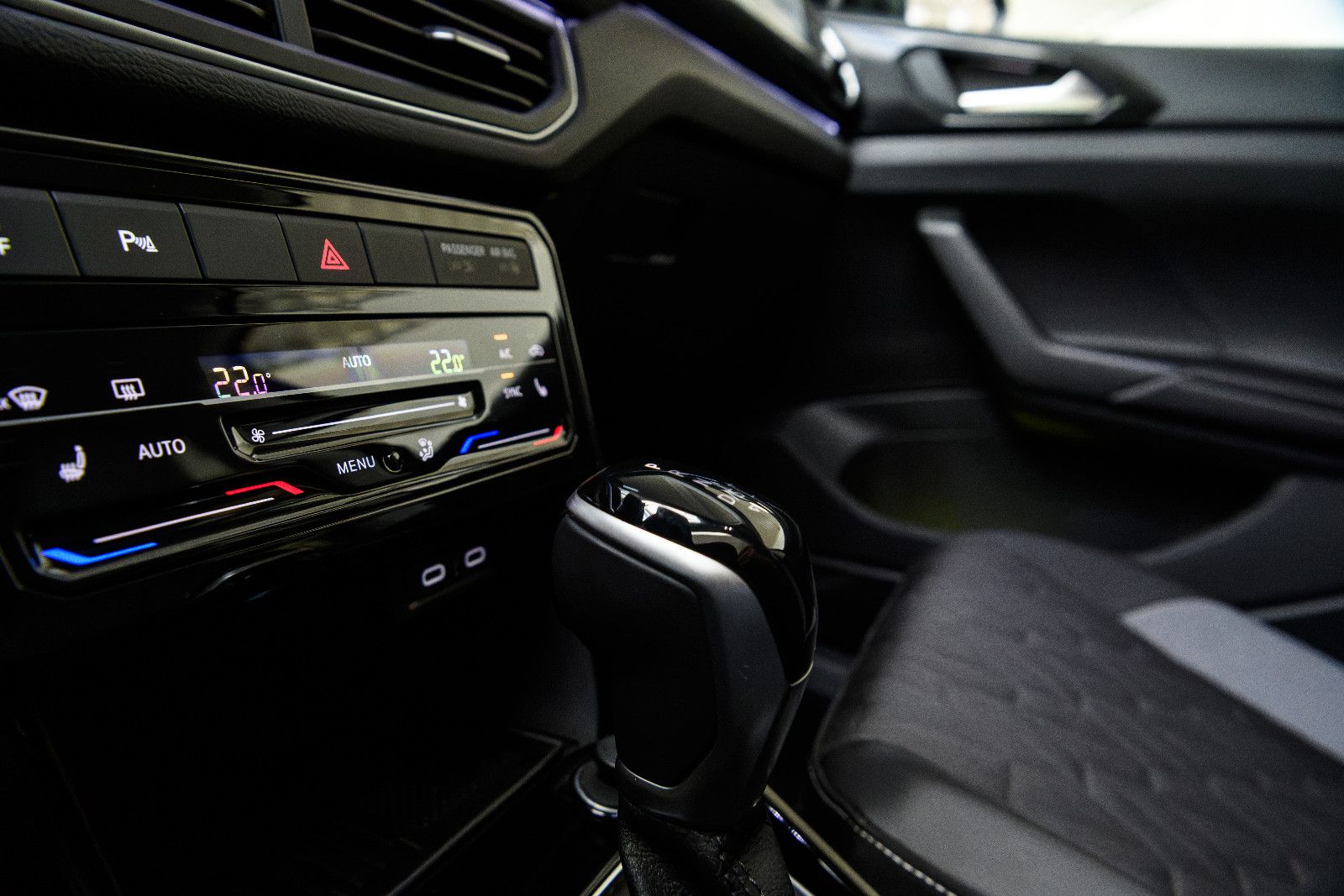 Fahrzeugabbildung Volkswagen T-Cross 1.0 TSI DSG 85 kW Energy+AHK+Kamera+Navi