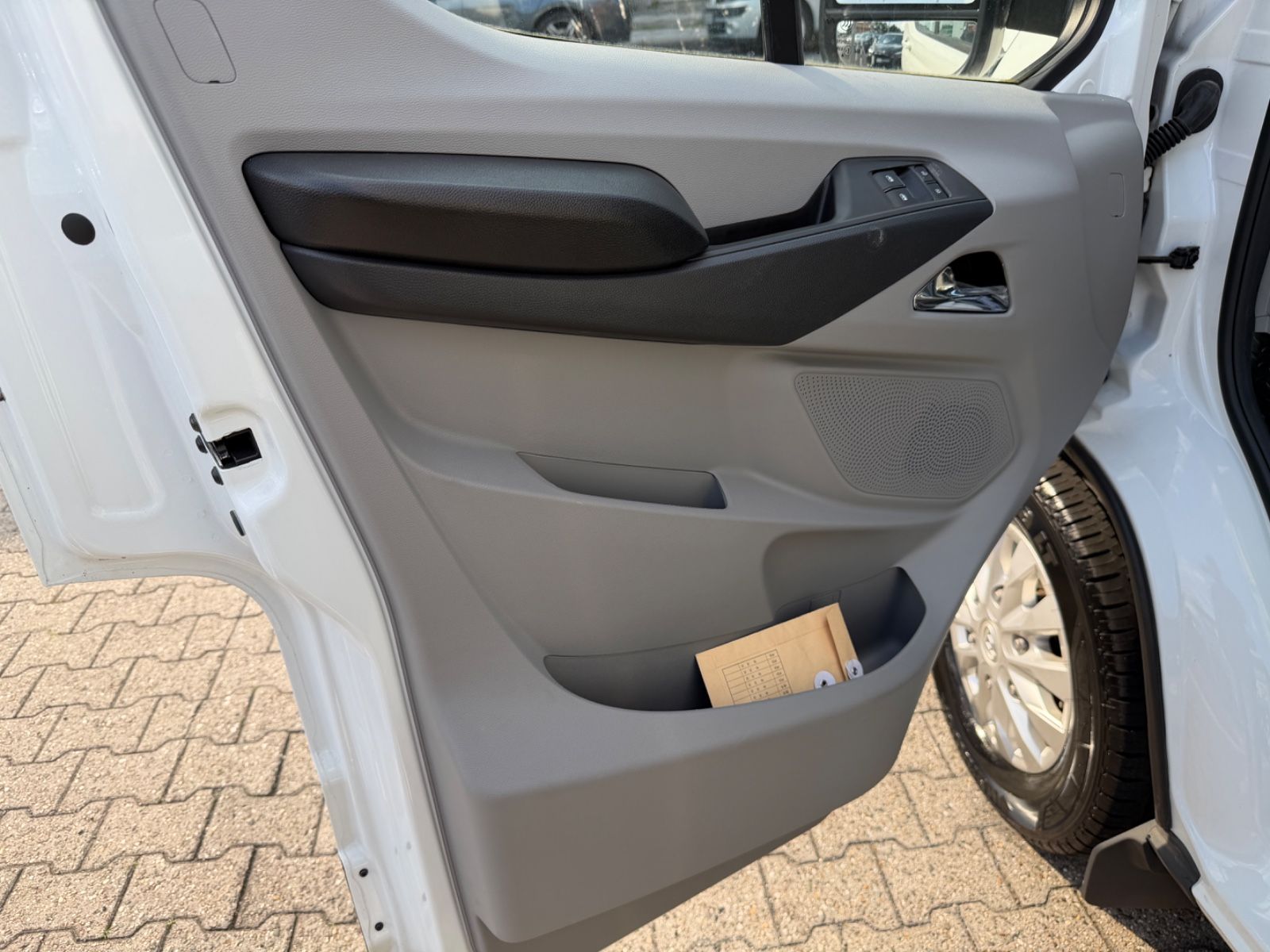 Fahrzeugabbildung Maxus DELIVER9 DREISEITENKIPPER L4 LUXURY LED NEUWAGEN