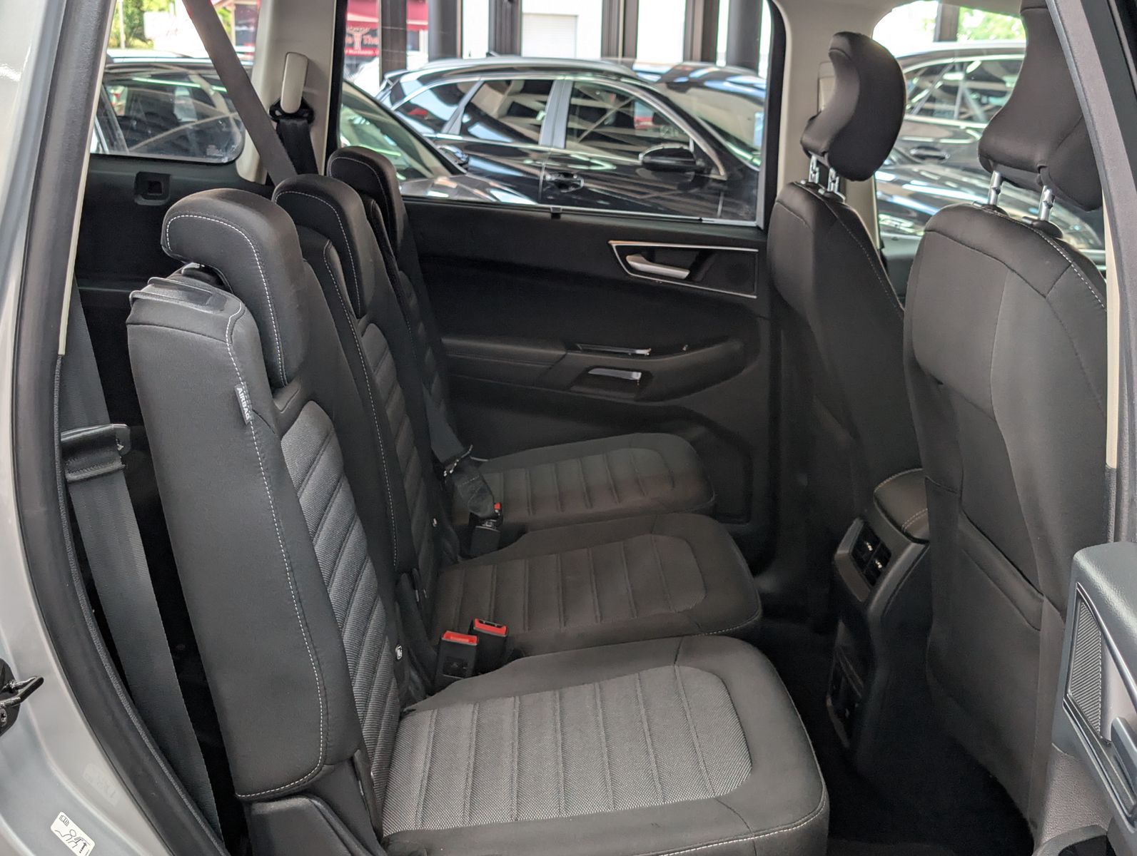 Fahrzeugabbildung Ford Galaxy Titanium 2.0 EB ACC PANO AHK LED 7-SITZE