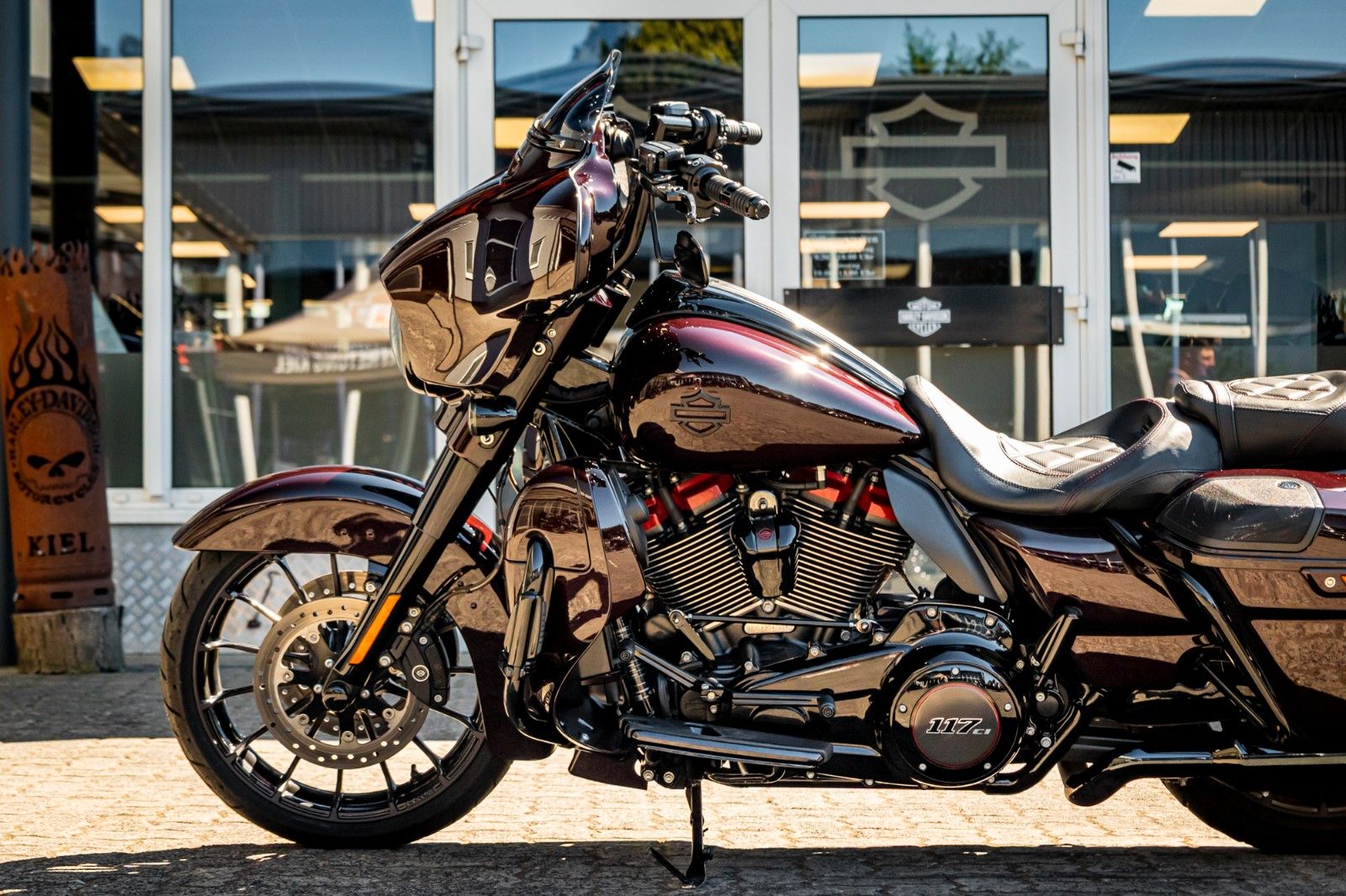 Fahrzeugabbildung Harley-Davidson CVO STREET GLIDE 117 FLHXSE