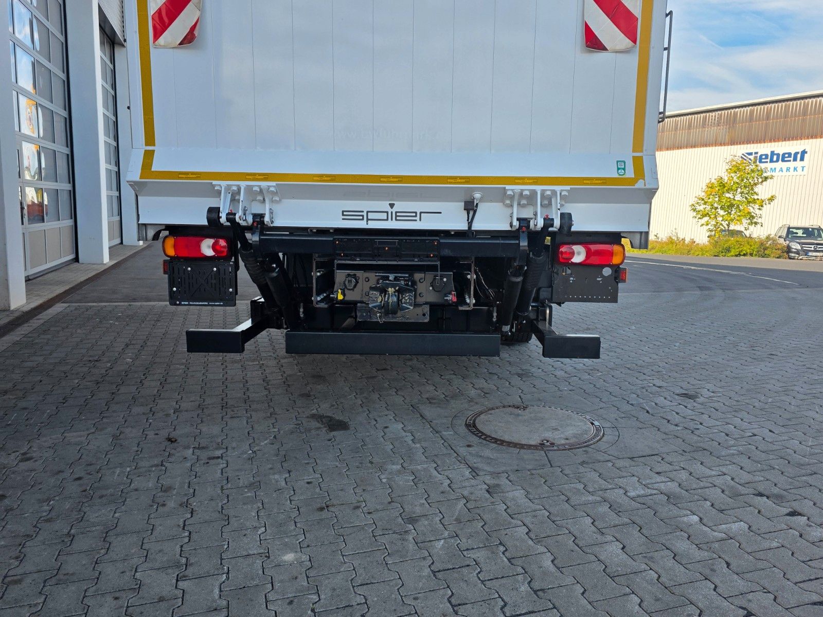 Fahrzeugabbildung Iveco Eurocargo ML120E25 LBW 1.500 3 Sitze Klima