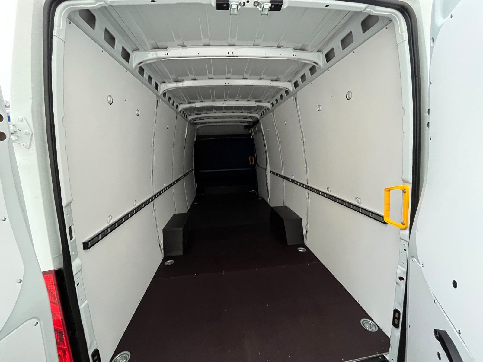 Fahrzeugabbildung Iveco Daily 35 S 21HA8 V  Motor: 2.998 ccm 206,72 PS