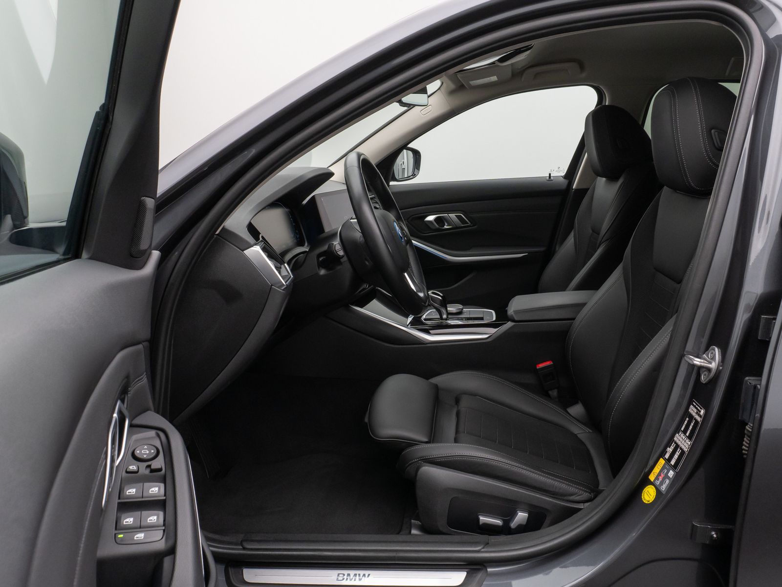 Fahrzeugabbildung BMW 330e SportLine Laser Kamera HUD DAB HiFi Komfort