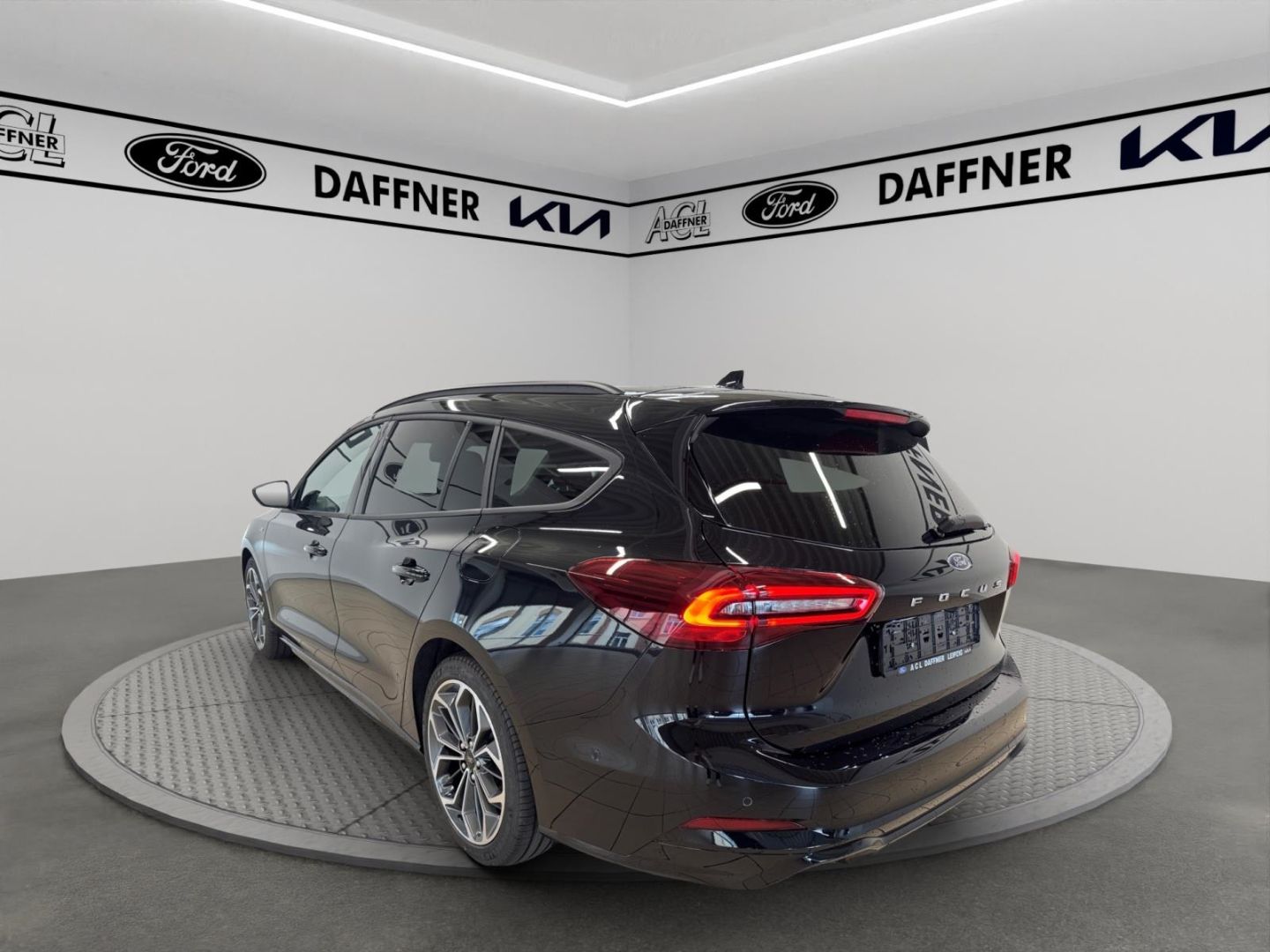 Fahrzeugabbildung Ford Focus Turnier ST-Line X 18 AHK Navi SpurhalteASS
