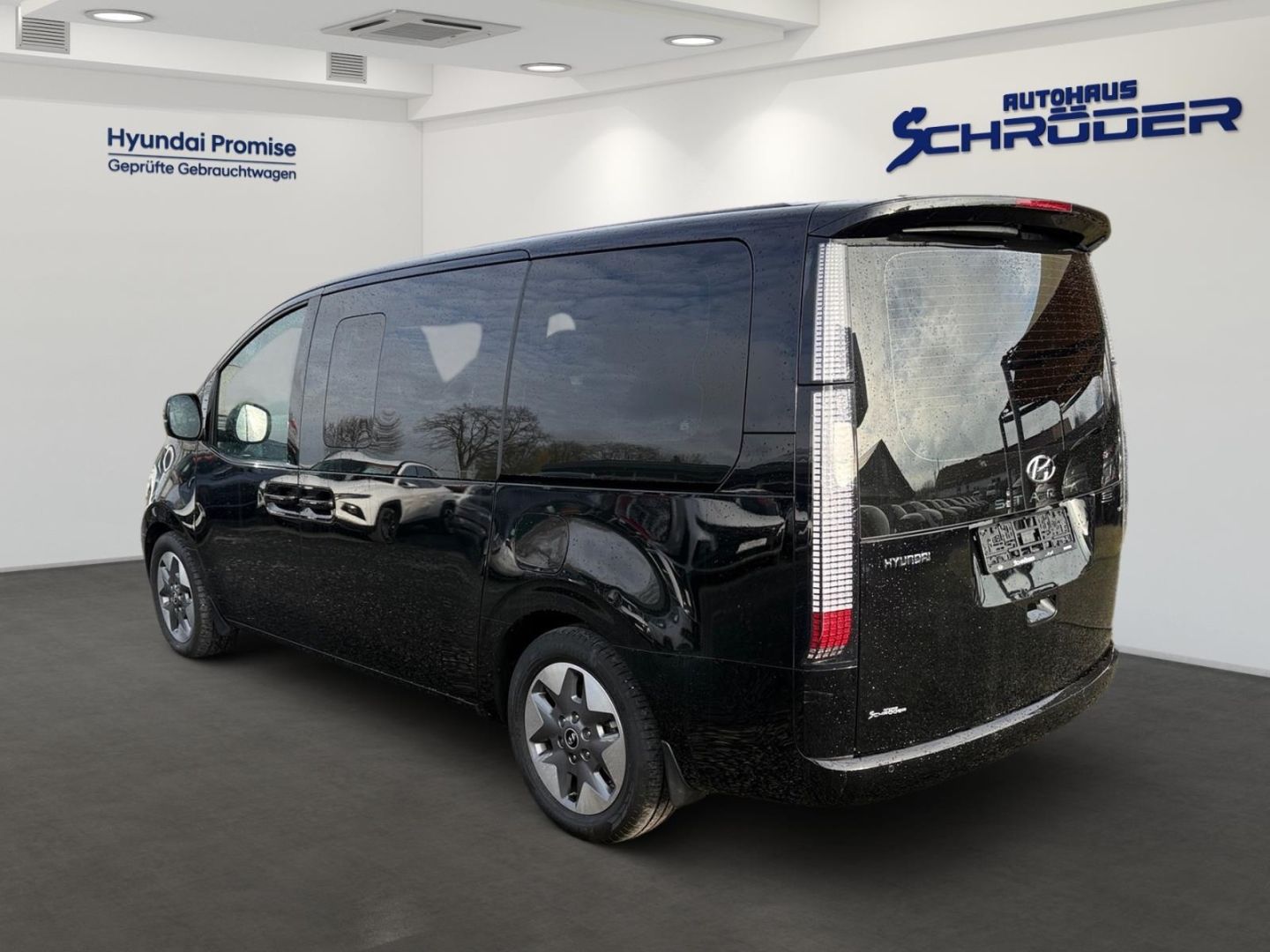 Fahrzeugabbildung Hyundai STARIA 2.2 CRdi 4WD Prime 9-Sitzer Allrad Leder