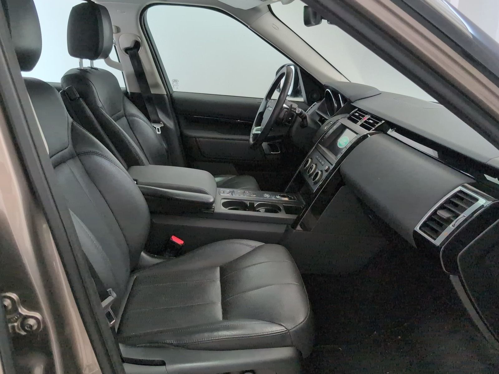 Fahrzeugabbildung Land Rover Discovery 5 2.0 TD4 SE * Leder * AHK * Navi*