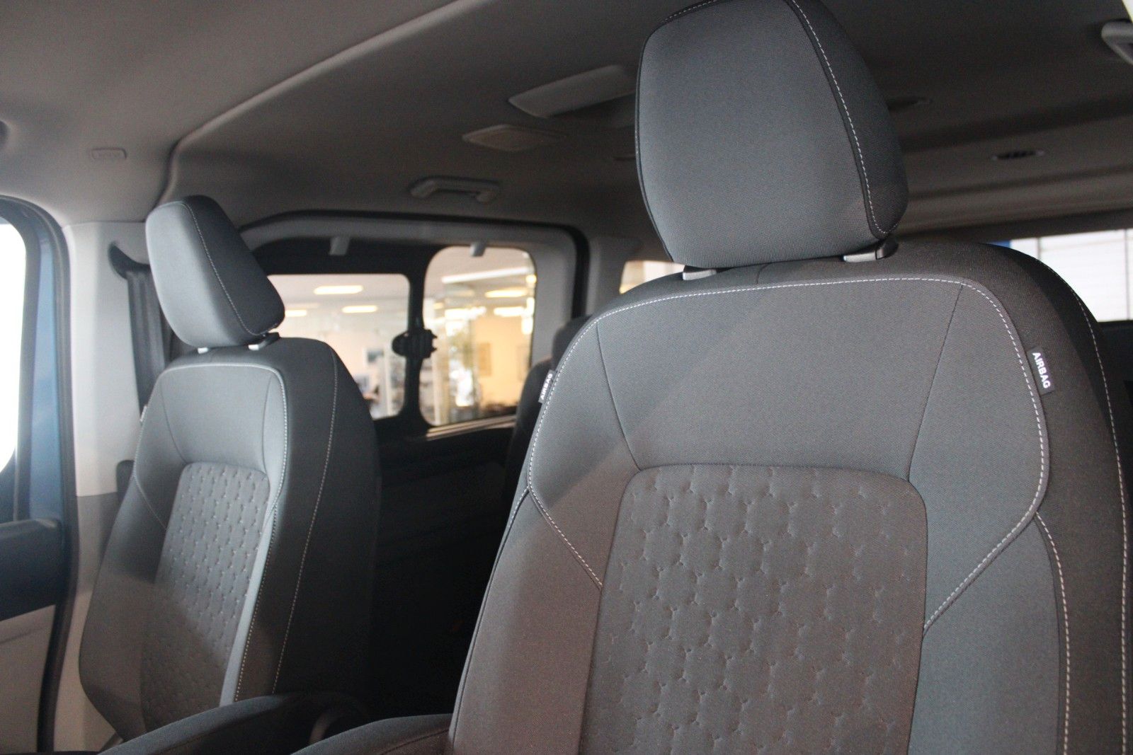Fahrzeugabbildung Ford Tourneo Custom L1 Titanium 8-Sitze LED NAVI AHK