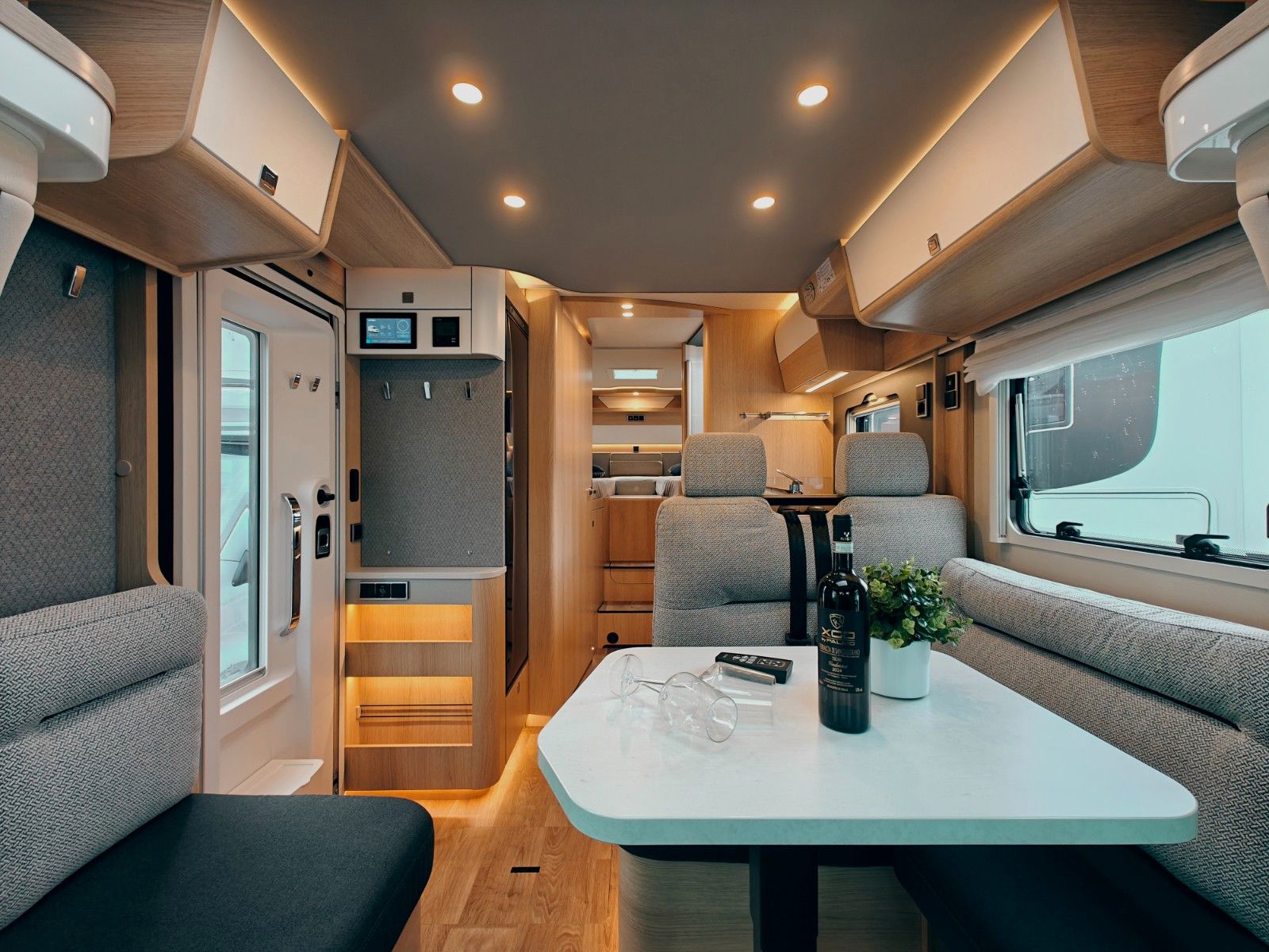 Fahrzeugabbildung HYMER / ERIBA / HYMERCAR B-KLASSE MC T 680 - AUS ERSTBESITZ