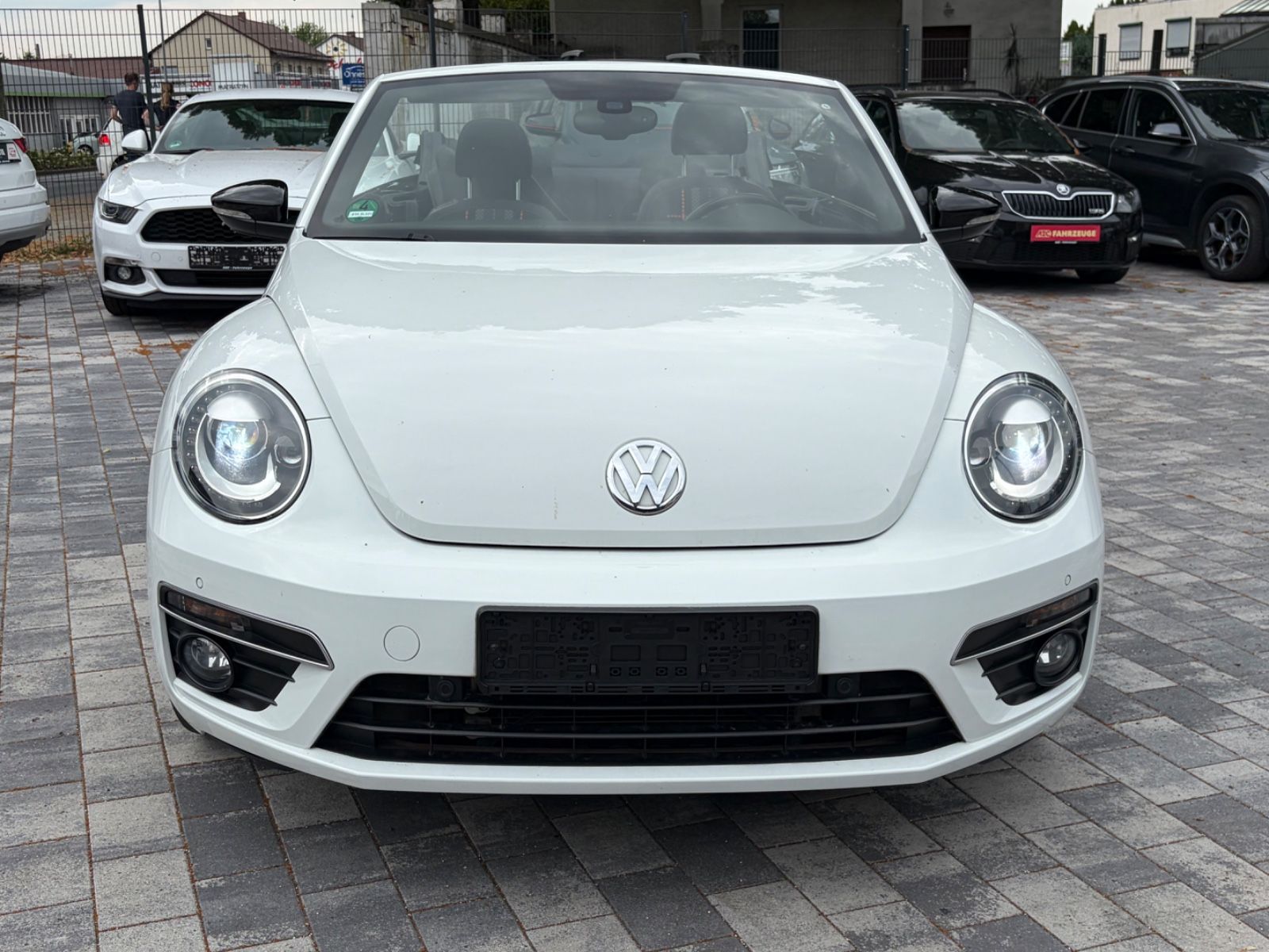Volkswagen Beetle Cabriolet R-Line Club / Fender / Navi foto 2