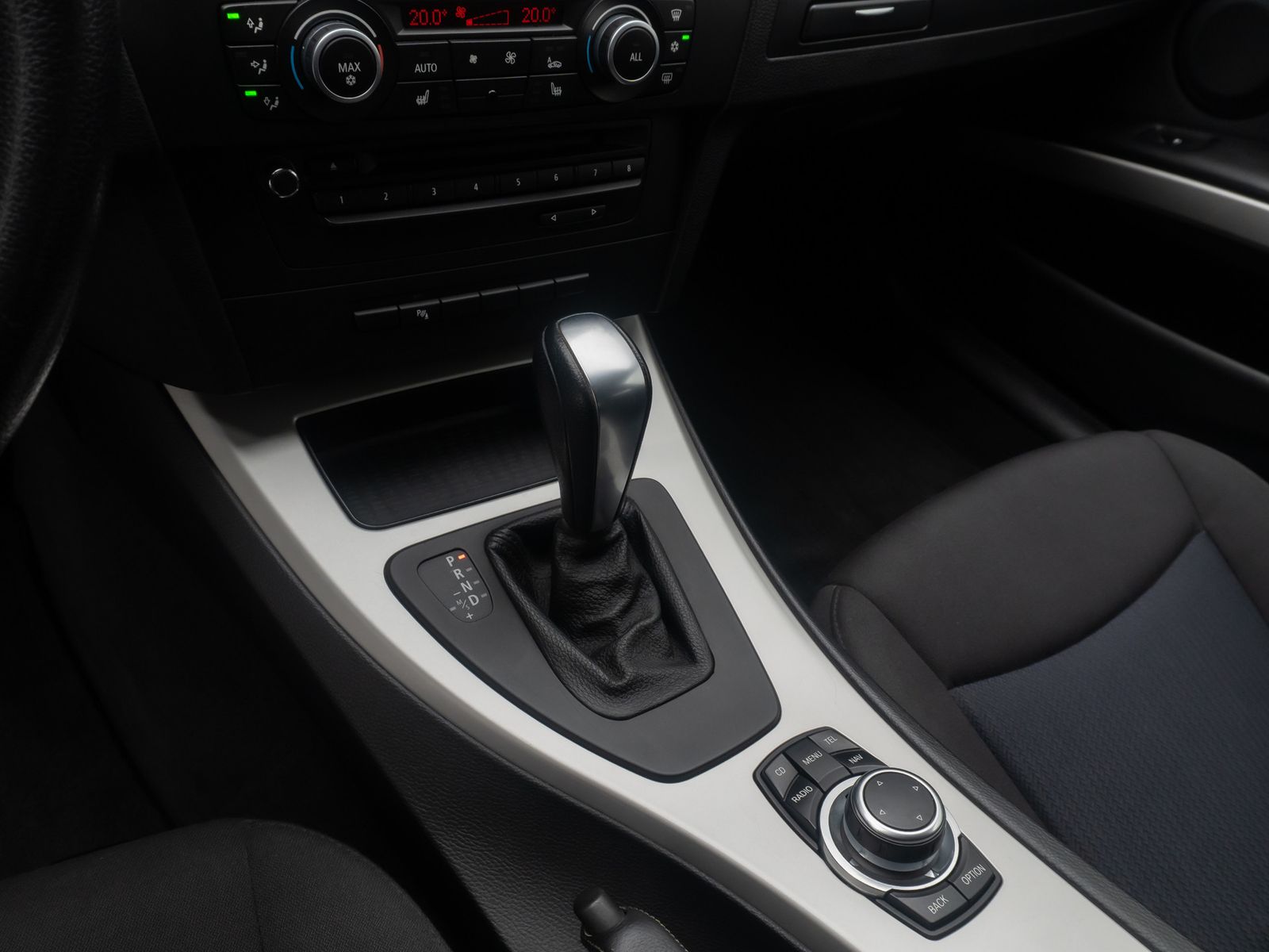 Fahrzeugabbildung BMW 320d Tempomat Xenon PDC NaviBusiness Standhzng