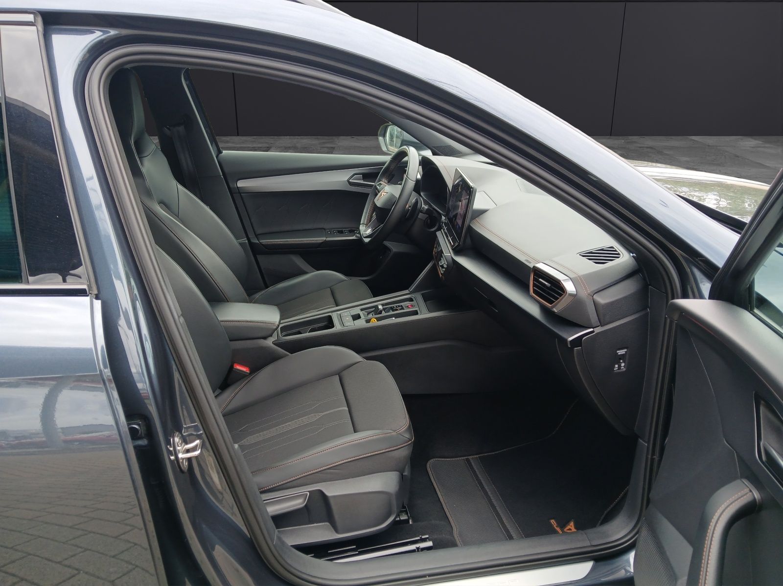Fahrzeugabbildung CUPRA Formentor VZ e-HYBRID DSG LED ACC NAVI RFK SH 19