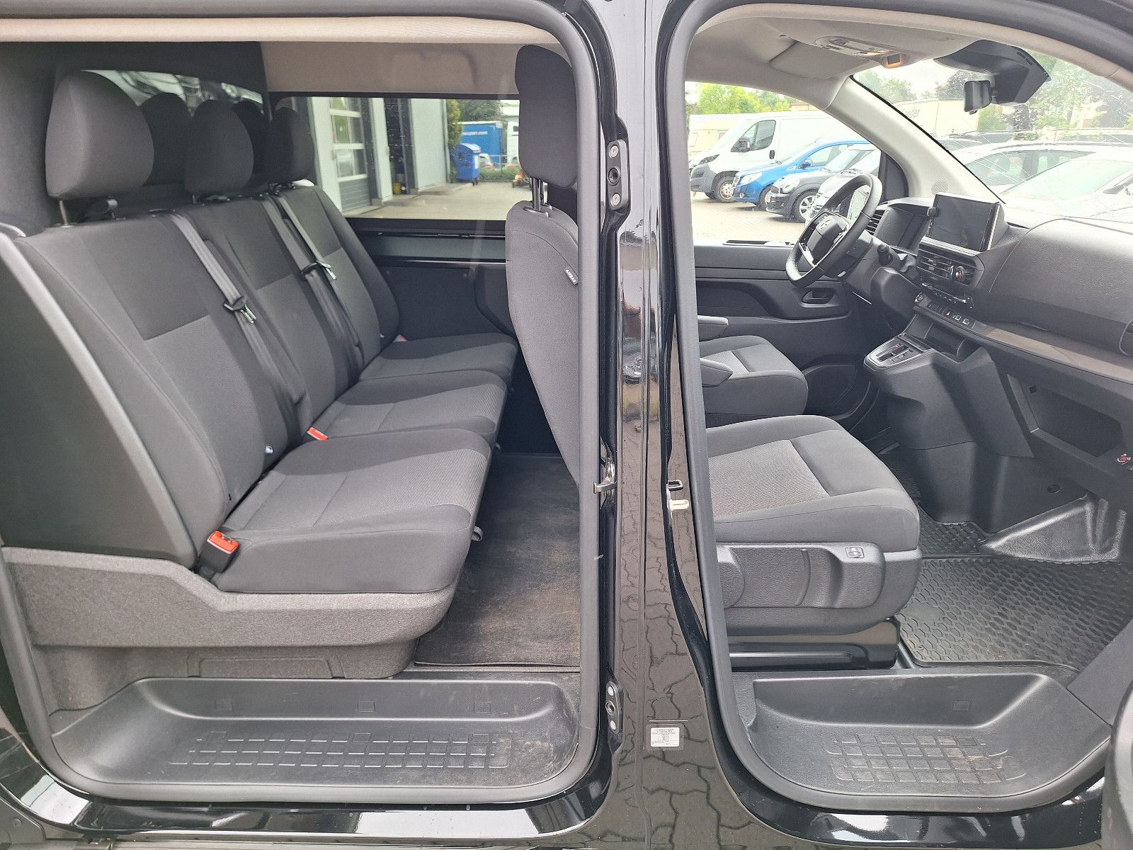 Fahrzeugabbildung Opel Vivaro Doka 5 Sitzer /Aut. Hagelschaden