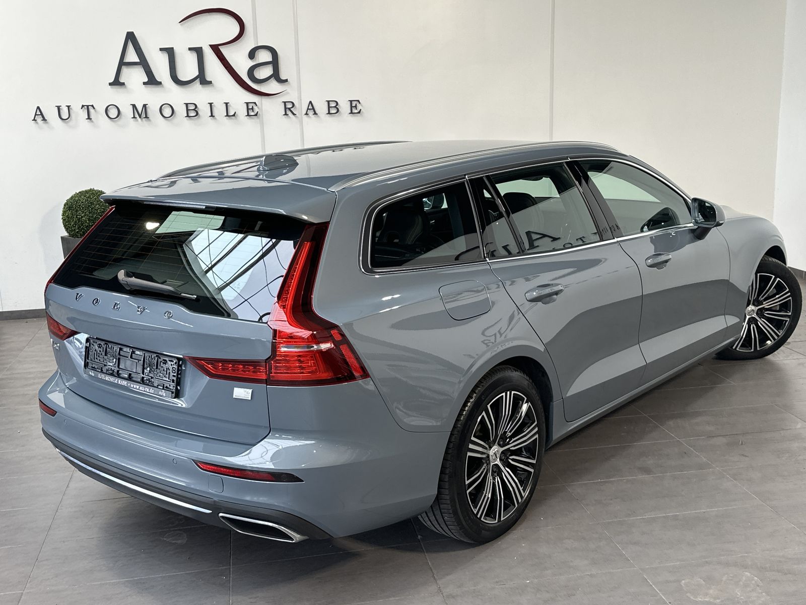 Fahrzeugabbildung Volvo V60 T6 AWD Recharge Inscription NAV+LED+ACC+AHK