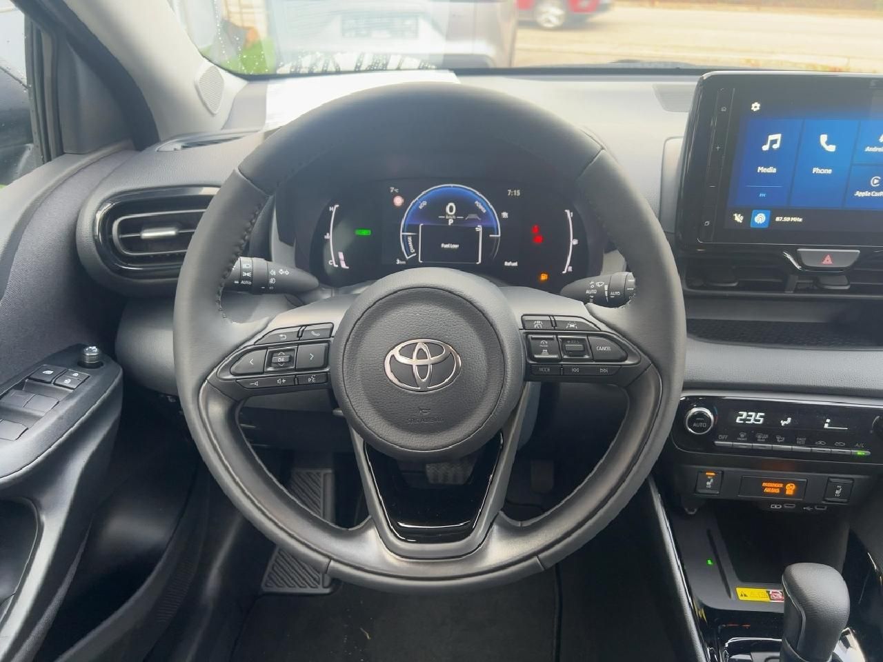 Fahrzeugabbildung Toyota 1,5 Hybrid Teamplayer *1,99% bis 31.03.*
